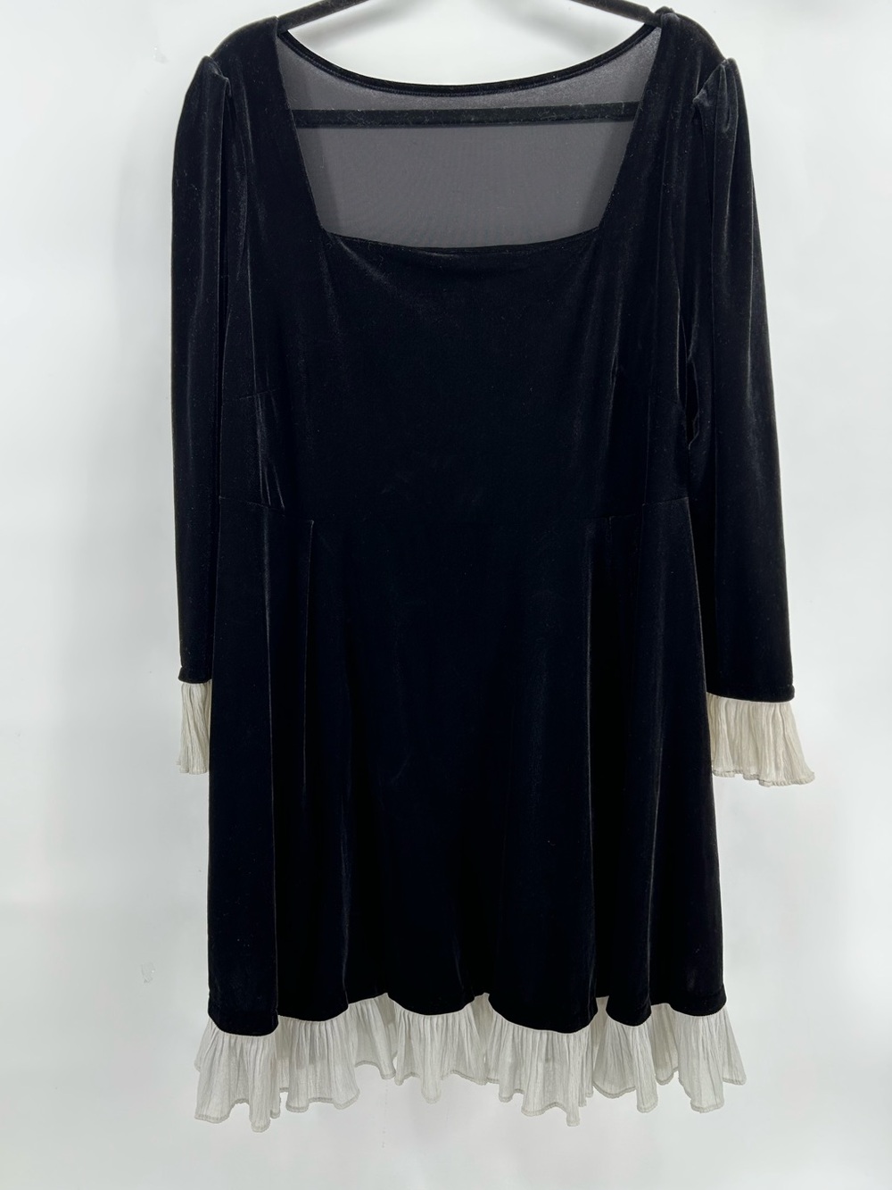 Women's Velvet Black Long Sleeve Dress with Ivory Trim Women's Size 4XL